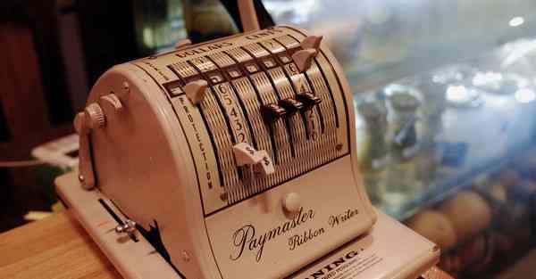 飞轮智能早教机器人，飞轮智能早教机器人怎么用