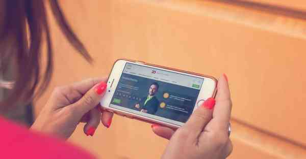 游泳池清底智能机器人