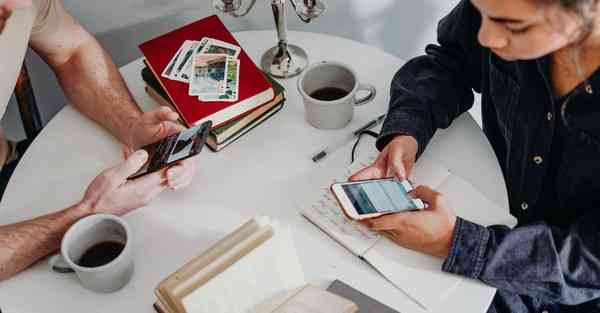 机器人不如人工智能 机器人不如人工智能吗