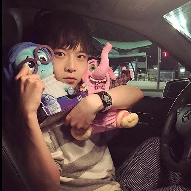 司苑彩宏