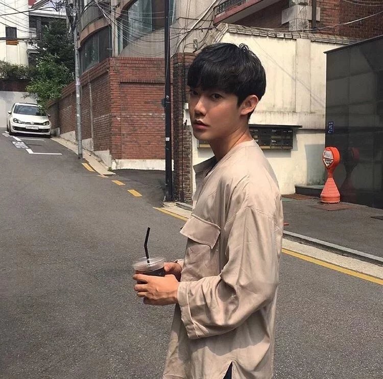 弘杰勤云