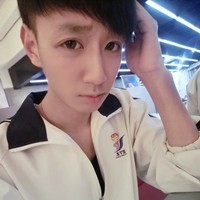 甄伦鹏坚